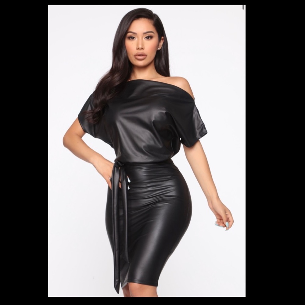 More To The Story Midi Dress - Black